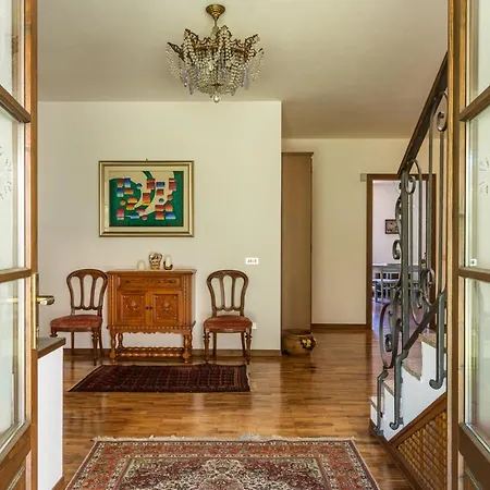 Villa Mina - *